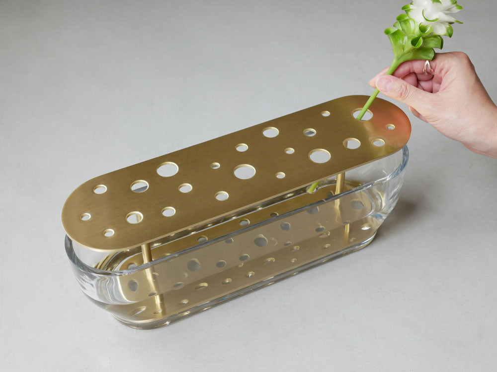 フリッツ・ハンセンのIKEBANAシリーズ、プラスチック製キッチントレイとトレイ上の調理器具