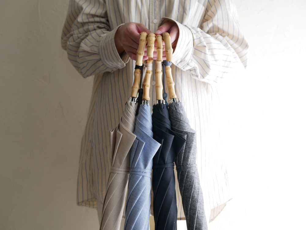 ビコーズのプレーンカラー長傘のポリエステル防水生地とバンブーハンドルの詳細画像