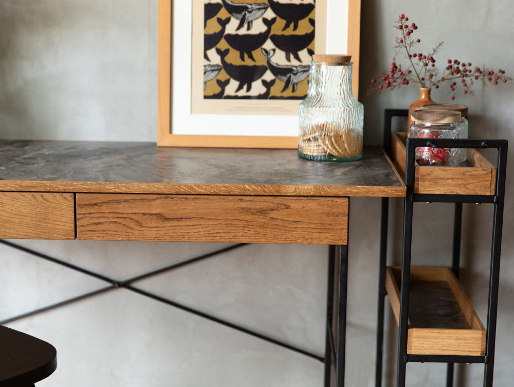 アデペシュPOLポルデスク、スチールフレームとオーク無垢材の天板を持つ木製書斎デスク。