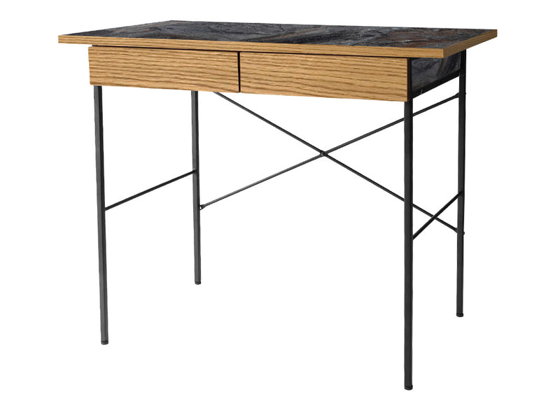 adepeche（アデペシュ）のPOLポルデスク。スチール焼付け塗装フレームとオーク無垢材オイル塗装の天板を備えた木製ワーキングデスク