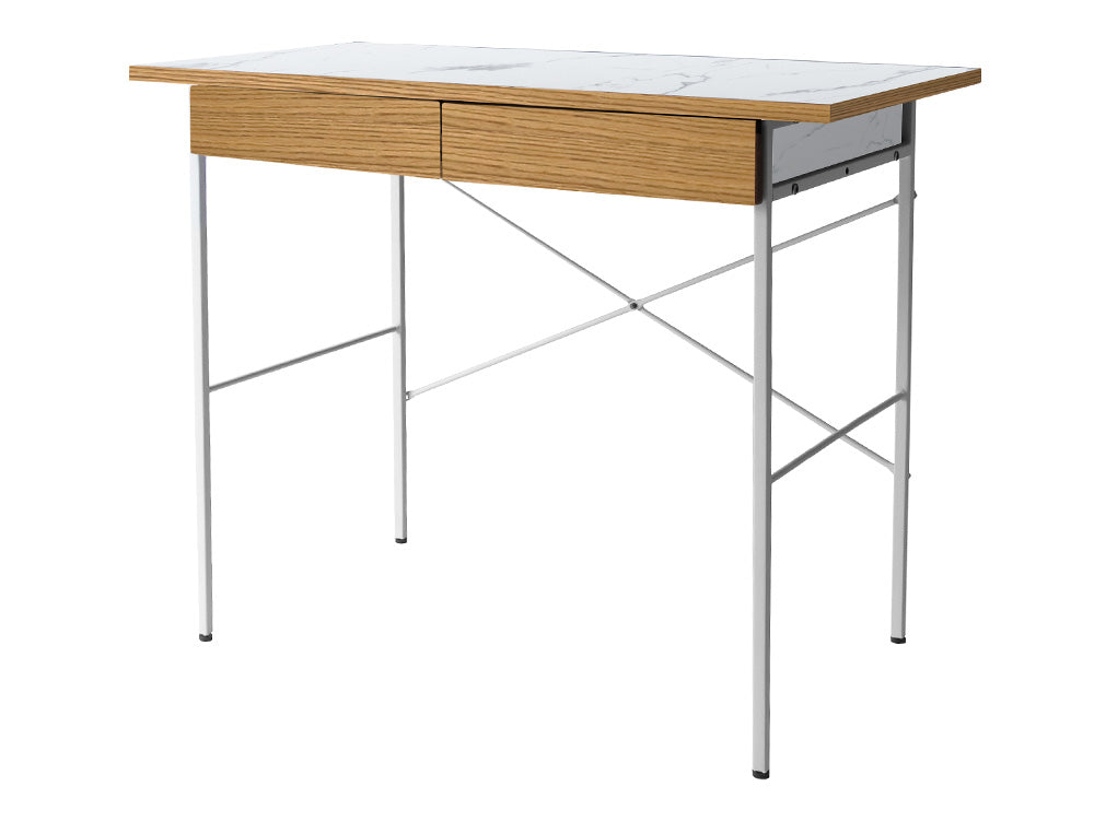 アデペシュPOLポルデスク。スチール焼付けフレームとオーク無垢材オイル塗装の天板を持つモダンな書斎用デスク