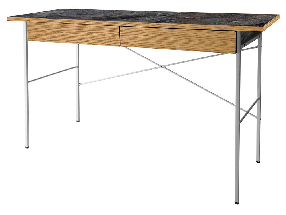 アデペシュPOLデスク。スチールフレームとオーク無垢材の天板を使用したデザインの書き物デスク、幅900mm、高さ720mm
