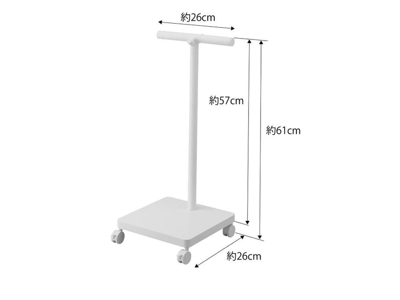 白色のスマートランドセル収納ワゴンが折りたたみテーブルやスツールなどのアウトドア家具と共に屋外に配置されている