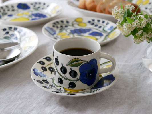 【Arabia/アラビア】カラフルな磁器製ティーカップとソーサーのセット