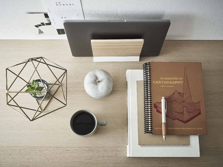 【RIN/リン】天然木とスチール製のスリムなノートパソコンスタンド