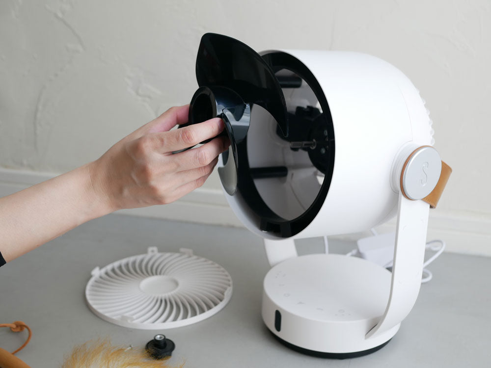 スタドラフォームのLeoサーキュレーター本体。ABS樹脂製でコンパクトなデザインの家庭用サーキュレーター。