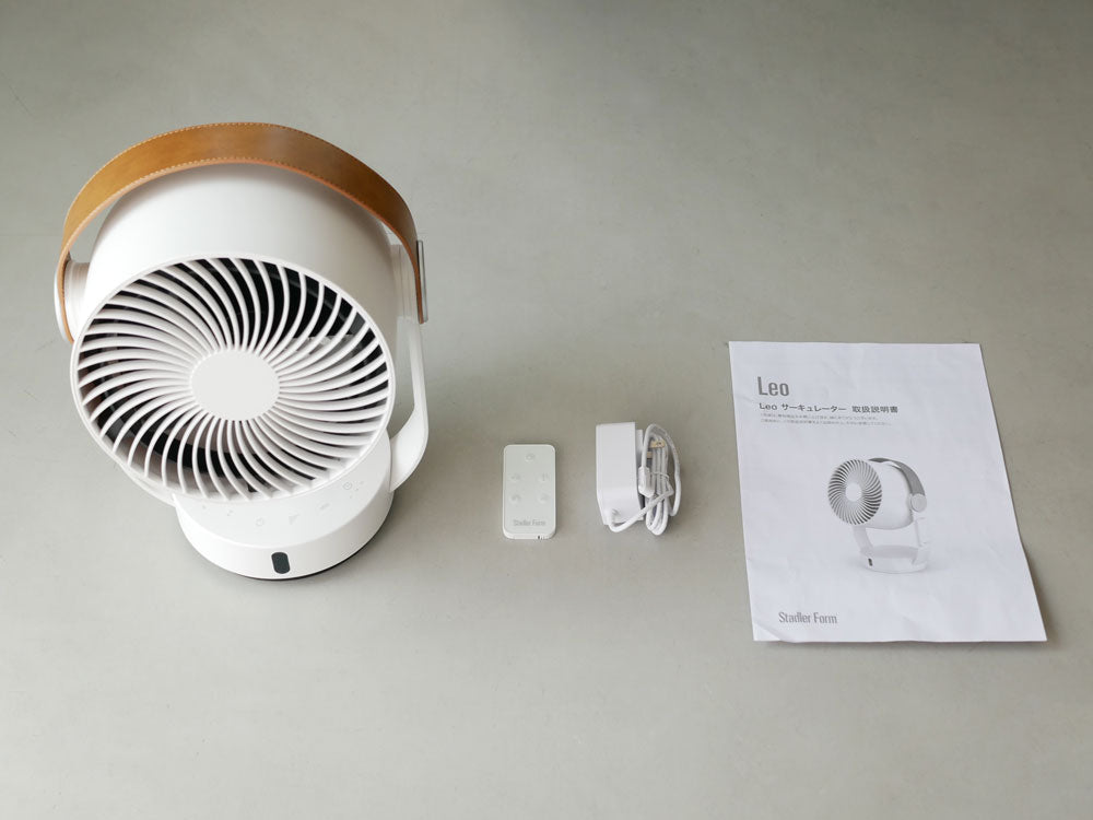 スタドラフォームのLeoサーキュレーター、モダンなデザインの小型電気ファン