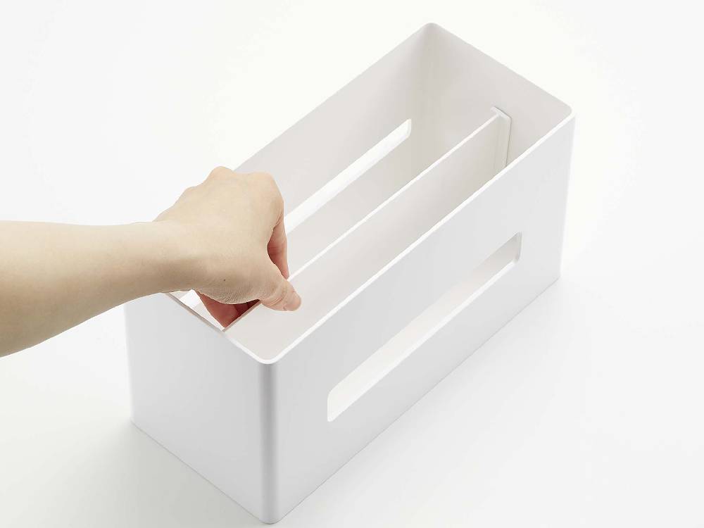 スマート両面ティッシュケースの写真。ABS樹脂製のプラスチックボックスで、一般的なサイズのティッシュボックスを2つ収納可能なオフィス用品