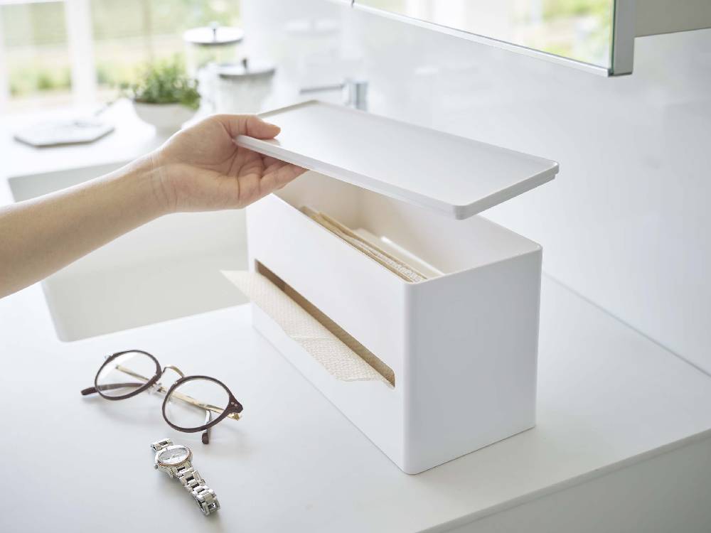 引き出し型キャビネット内に配置されたスマート両面ティッシュケース