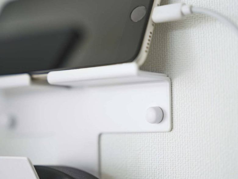 銀色のスチール製壁掛けスマートフォンとヘッドホン用ホルダー