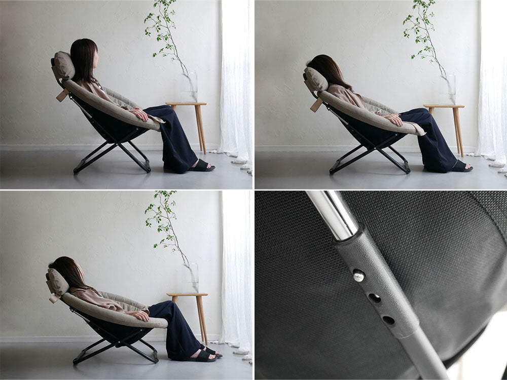 リビングルームの木製フロアに配置されたキャンバス製【Comore Sun】2wayフォールディングチェアと観葉植物