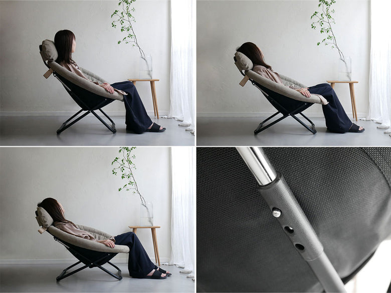 リビングルームの木製フロアに配置されたキャンバス製【Comore Sun】2wayフォールディングチェアと観葉植物