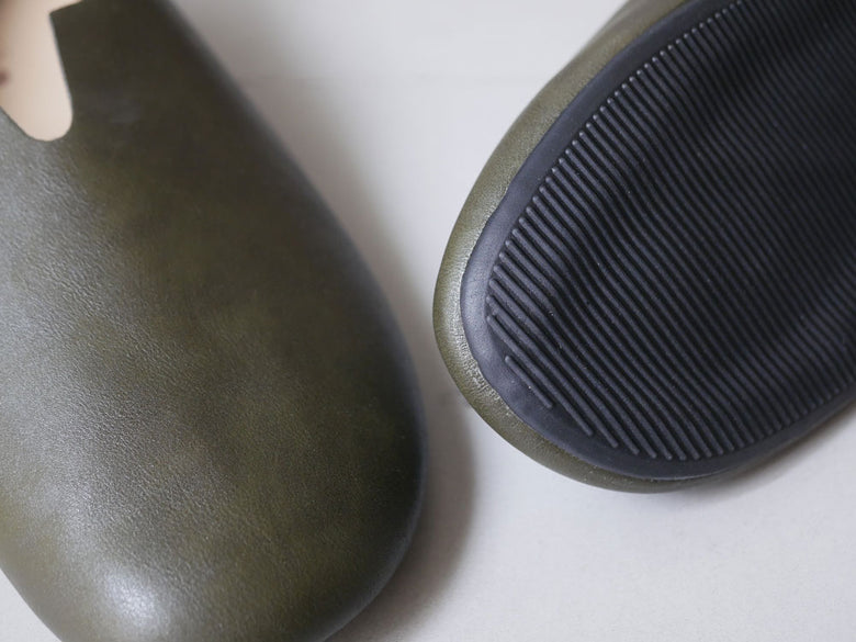 レプリエノイエルッツ携帯スリッポンL、茶色、灰色、銀色の合成革と合成ゴム素材を使用したスリッポンウォーキングシューズ