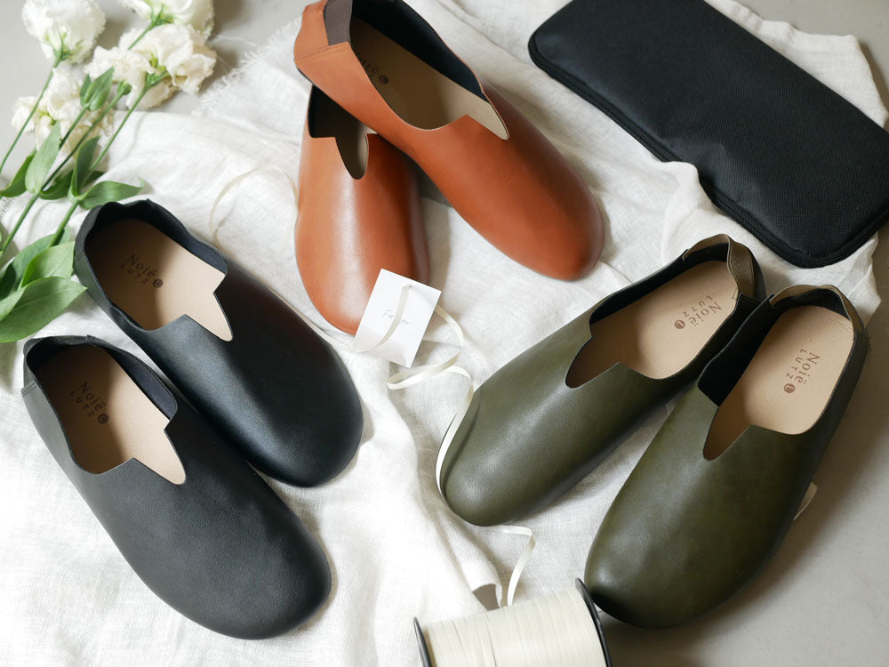 レプリエノイエルッツのブラウン合成皮革スリッポンドレスシューズ。シンプルなデザインでアンクル部分が特徴的なサイドビュー。