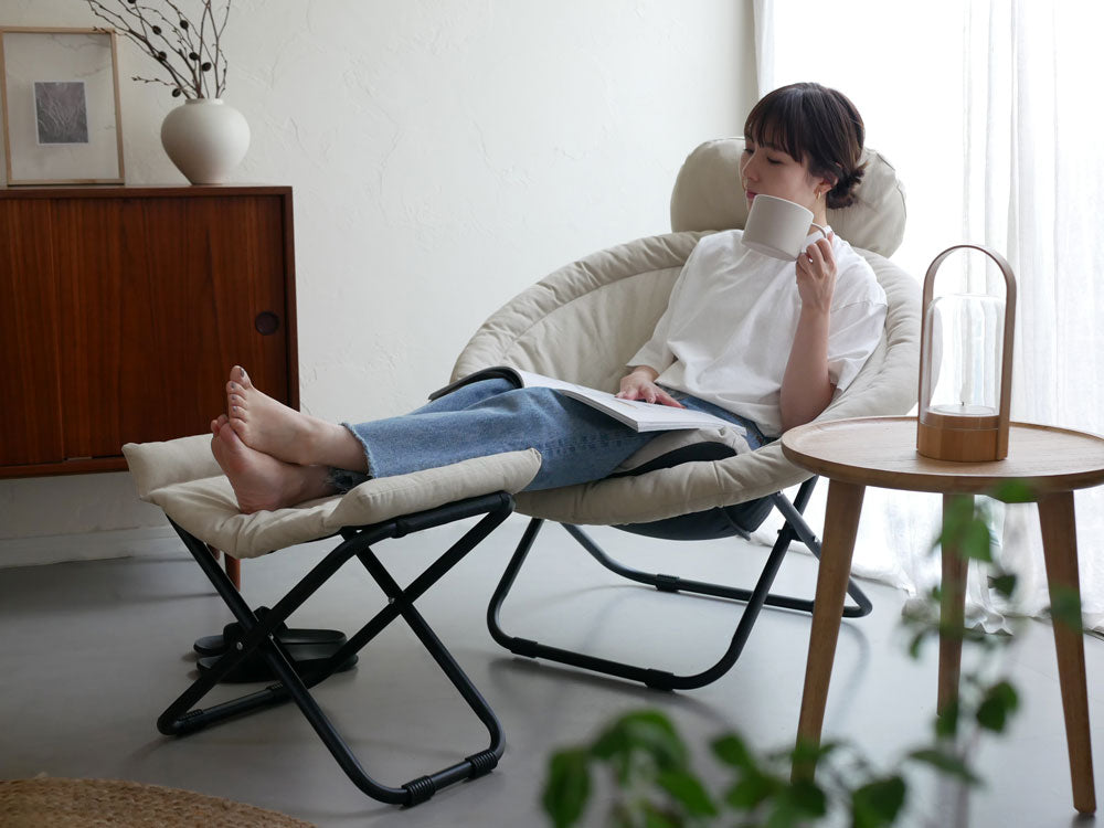 リビングルームで使える【Comore Sun】2wayフォールディングチェア用オットマン、快適な座り心地を提供するスチールフレームとキャンバス素材