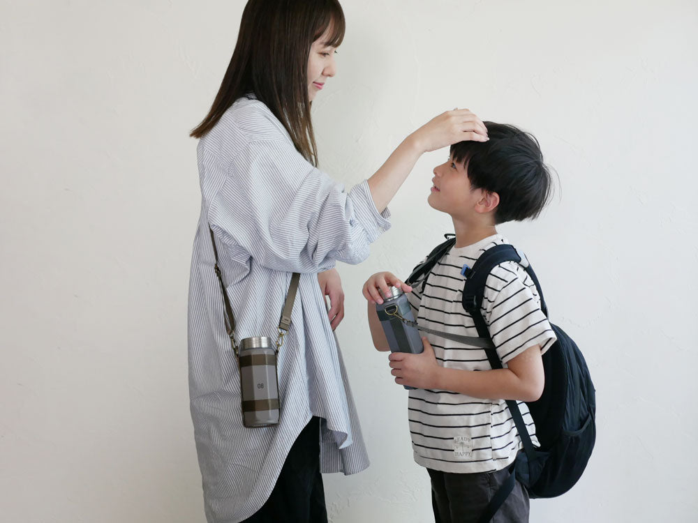 CB JAPAN シービージャパン holms オクタボトル ロングショルダー - ステンレス製340mlおよび460ml容量の保温・保冷可能な水筒、肩掛けベルト付き