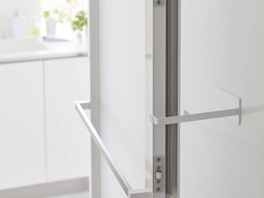 浴室の床と棚に取り付けられた金属製マグネット浴室扉ストッパー