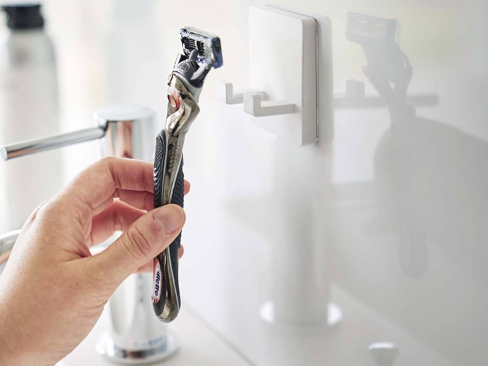 MIST/ミスト フィルムフック シェーバーホルダー。ABS樹脂製でステンレスやガラスなどの平らな壁面に簡単に取り付け可能なシェーバー用ホルダー