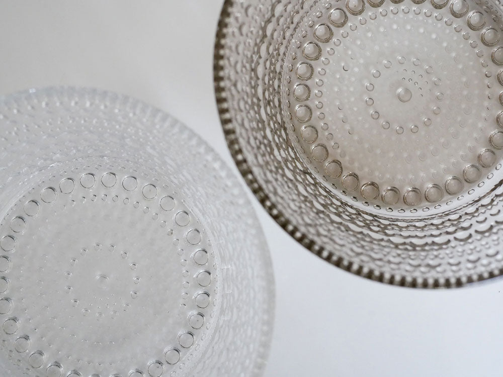 フィンランド製イッタラの無鉛ガラス「カステヘルミ」ボウル。直径約11cm、高さ5cmの洗浄機対応ディナーウェア