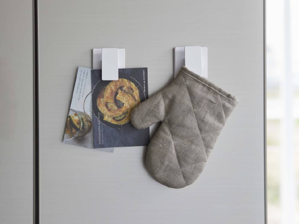 MISTミスト製ワイドクリップフィルムフック2個セット。光沢のある平らな壁面に簡単に取り付けられるABS樹脂製のフィルムフック。