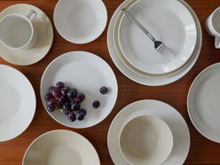 イッタラのティーマシリーズ磁器製プレートセット、サイズは17cm、21cm、23cm