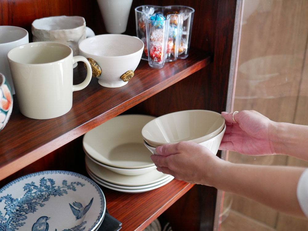 イッタラのティーマボウル、磁器製で15cmと21cmのサイズがあり、食洗機や電子レンジに対応