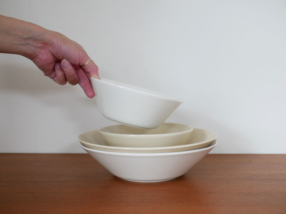 イッタラのティーマシリーズ磁器製ボウル、15cmと21cmの二サイズ