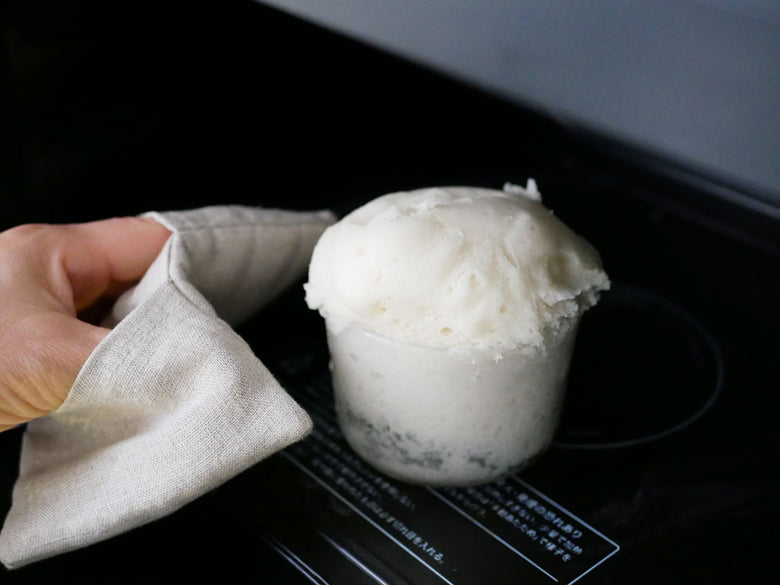 ボデガグラスにアイスクリームとマスカルポーネが盛られたデザート