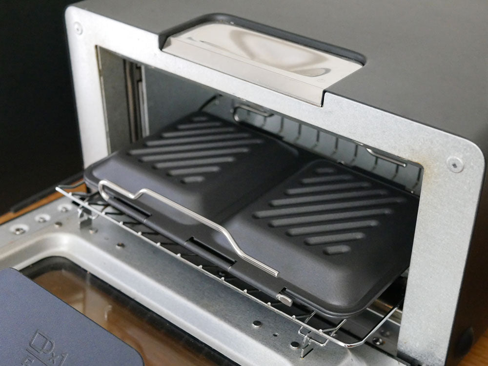 キッチンで使用するステンレス製の【下村企販】グリルdeクック ホットサンドパン本体