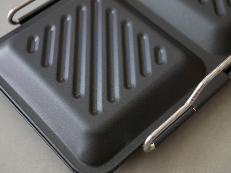 下村企販のグリルdeクック ホットサンドパン。スチール製でコンパクトなキッチン用調理器具、魚焼きグリルやオーブントースターに対応