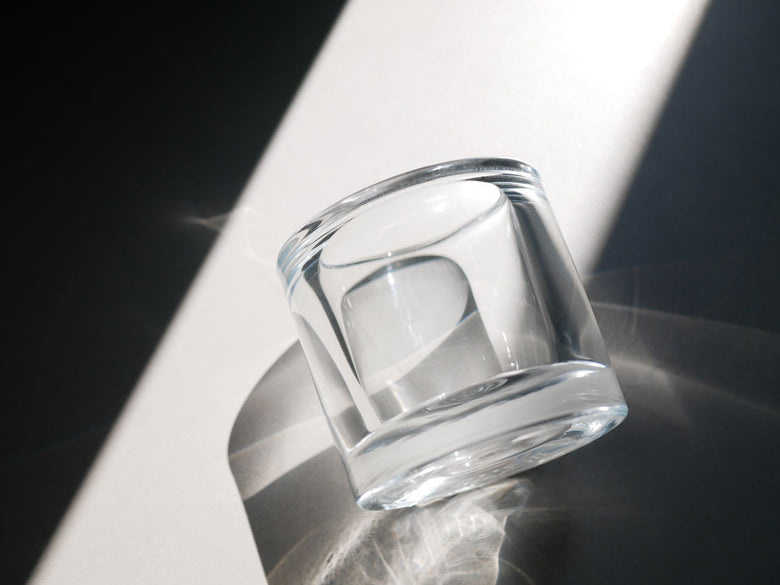 フィンランド製のイッタラ キビキャンドルホルダー、約65mm径高さ60mmの無鉛ガラス製で透明なデザイン