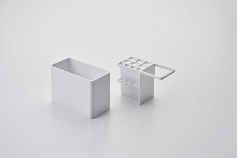 MISTフィルムフック歯ブラシスタンド。ABS樹脂製の白色容器にポリカーボネート製フックが2つ付いたプラスチック製の歯ブラシホルダー。壁面に簡単に取り付け可能です。