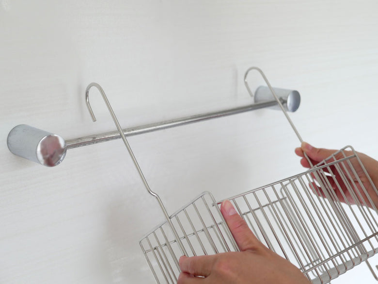 ヒナタライフの18-8ステンレス製連結可能な引っかけお風呂バスケット。タオルやバス用品を収納できるシルバーの頑丈なハンドル付き