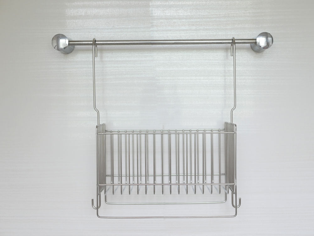 Hinata Lifeの連結可能な18-8ステンレス製引っかけお風呂バスケット。金属の棚とハンドルが特徴的なデザイン。