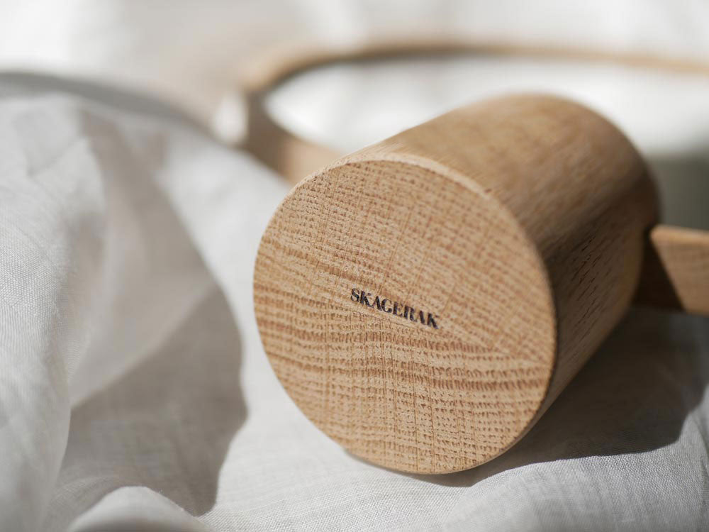 フリッツ・ハンセン スカゲラック アイノミラー。オーク材とミラーを使用したポルトガル製のモダンなデザインの鏡