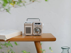 レトロスタイルの多機能防災ラジオ「RELAX/リラックス」、Bluetooth 5.0対応、FM/AMラジオおよびLED懐中電灯を搭載
