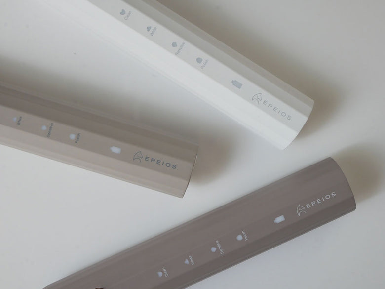 EPEIOSエペイオスのOkare音波電動歯ブラシ本体、専用携帯用ケース、替えブラシヘッド2本がセットされた商品
