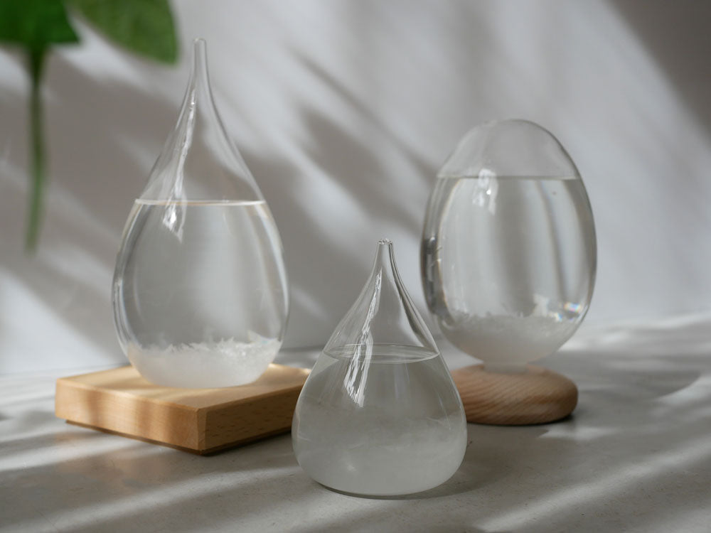 【ヒャクパーセント】透明ガラス製Tempo Dropバス、木座付きのインテリア装飾品