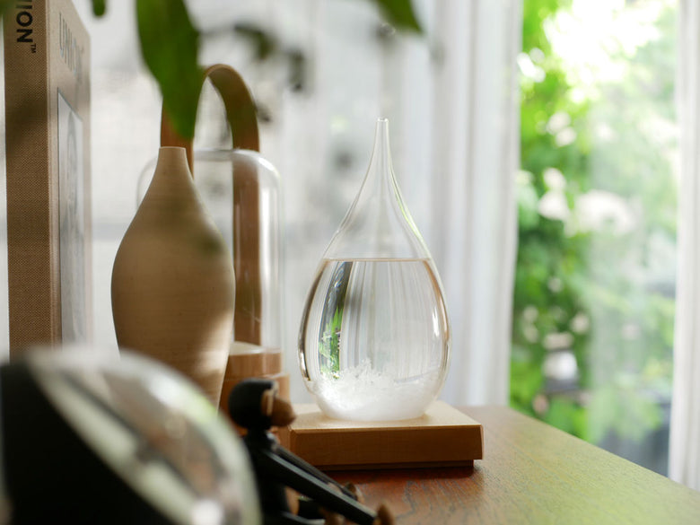 ヒャクパーセント Tempo Drop ガラスボトル内に自然な結晶が形成されている様子