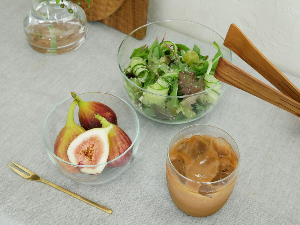 台湾製のボロシリケートガラス製アイスクリームボウル500ml、サラダ＆フルーツボウル1100ml、プリンカップ360mlが並んだセット。透明で耐熱性に優れた食器がキッチン用品として展示されています。