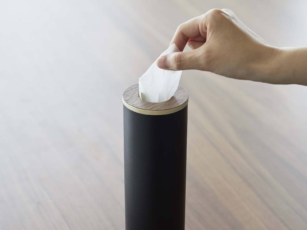 スチールと木製のデザインが特徴の【RIN/リン】ボトル型ティッシュケース S。120枚収納可能な家庭用ティッシュペーパーホルダー