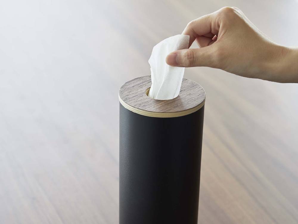 スチールと天然木材を使用したナチュラルデザインのボトル型ティッシュケース