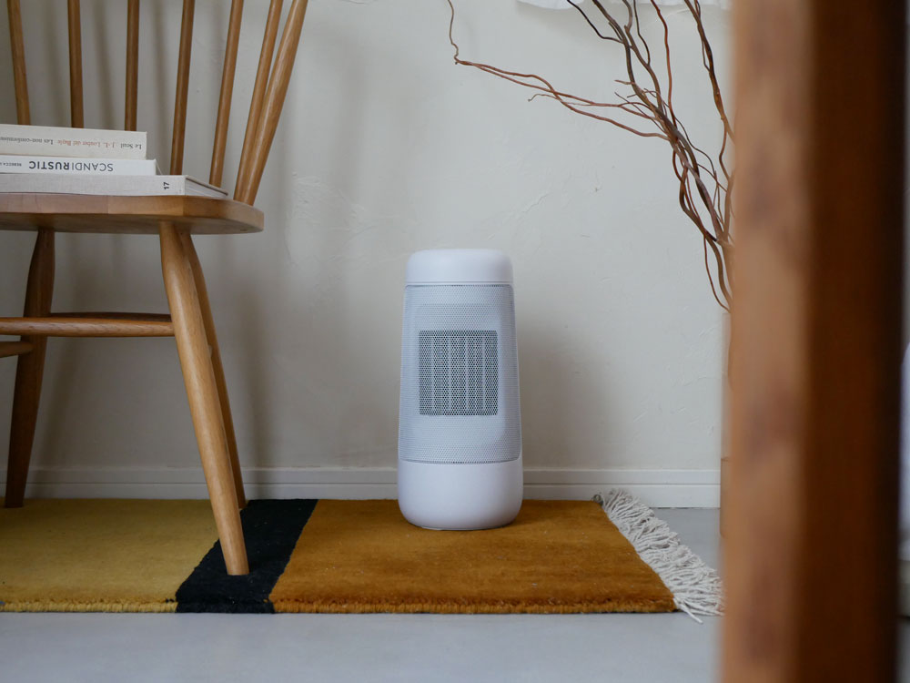 スリーアップのプラスチック製首振りセラミックファンヒーターの本体