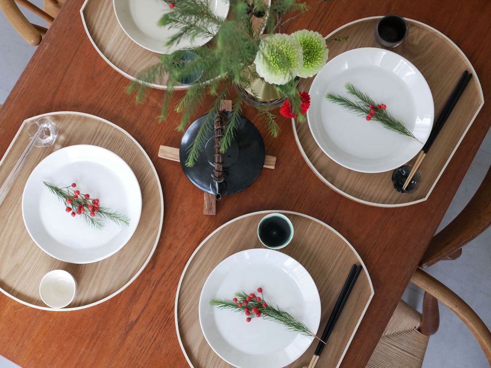 天然木製の半月型プレート、ナチュラルな木目が美しい食卓用食器