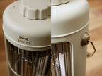 BRUNO/ブルーノのノスタルジックなミニカーボンヒーター。プラスチックとスチール製の円筒型家庭用電気暖房器具。