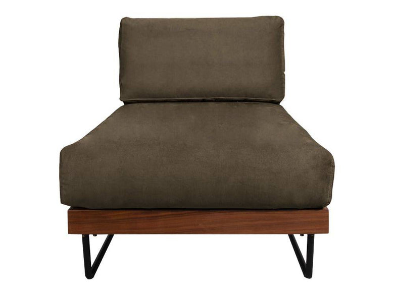 ウォルナット無垢材とアイアン脚を使用したウェルメ カウチソファ。快適なクッションが特徴のシンプルなデザイン