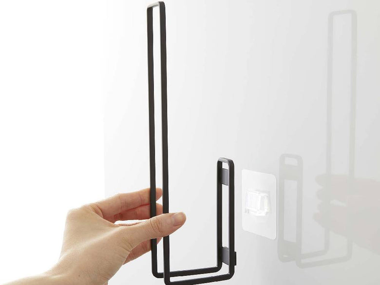 tower/タワーのフィルムフックトイレットペーパーホルダーが壁に設置されている