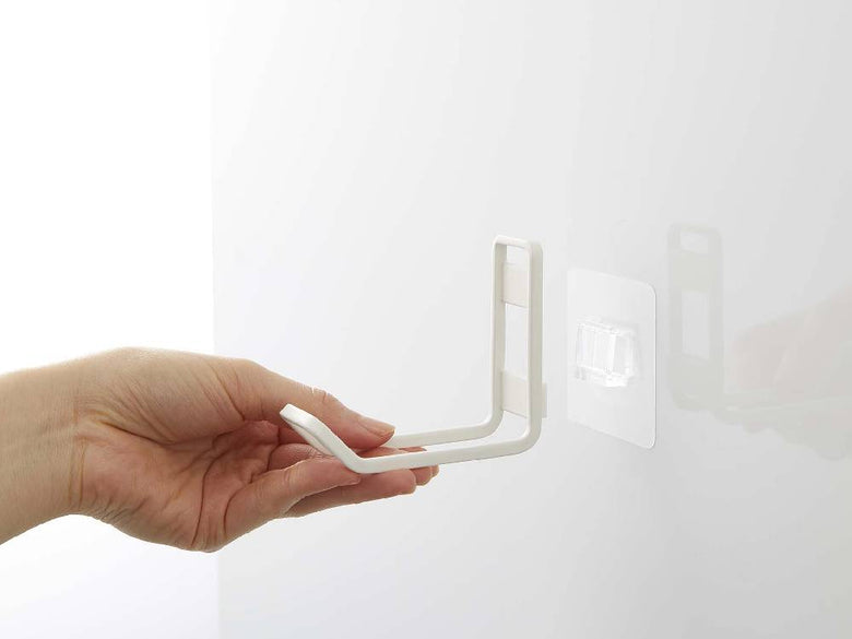 tower/タワー フィルムフックトイレ用品収納フック。スチール製で耐荷重750g、光沢のある平らな壁面に取り付け可能。