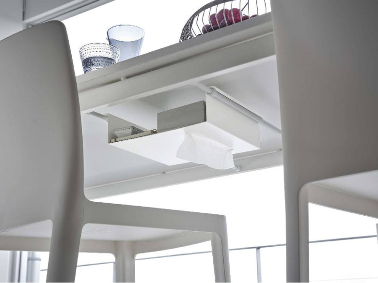 towerタワーのテーブル下つっぱり棒用収納ラックがテーブル下に取り付けられている画像