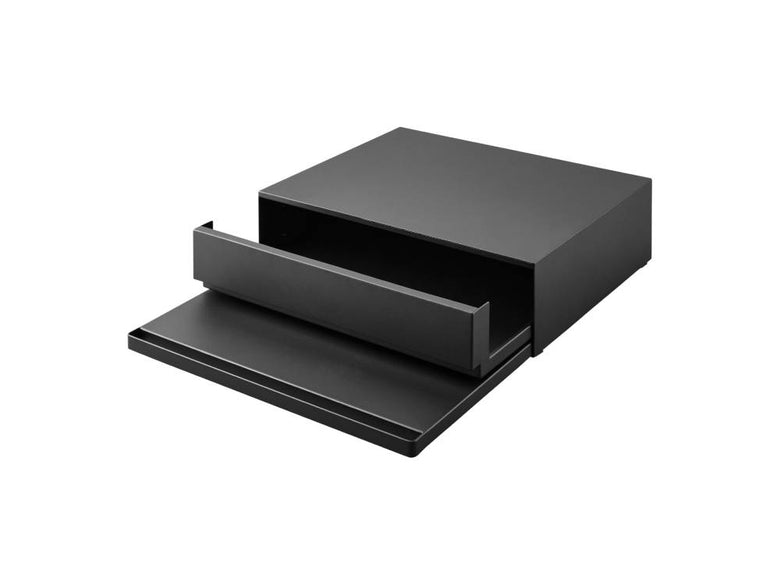 スチール製のツーウェイ タワーオフィス棚に引き出しとスライドテーブルが配置され、電子機器やオフィス用品を整理できる様子